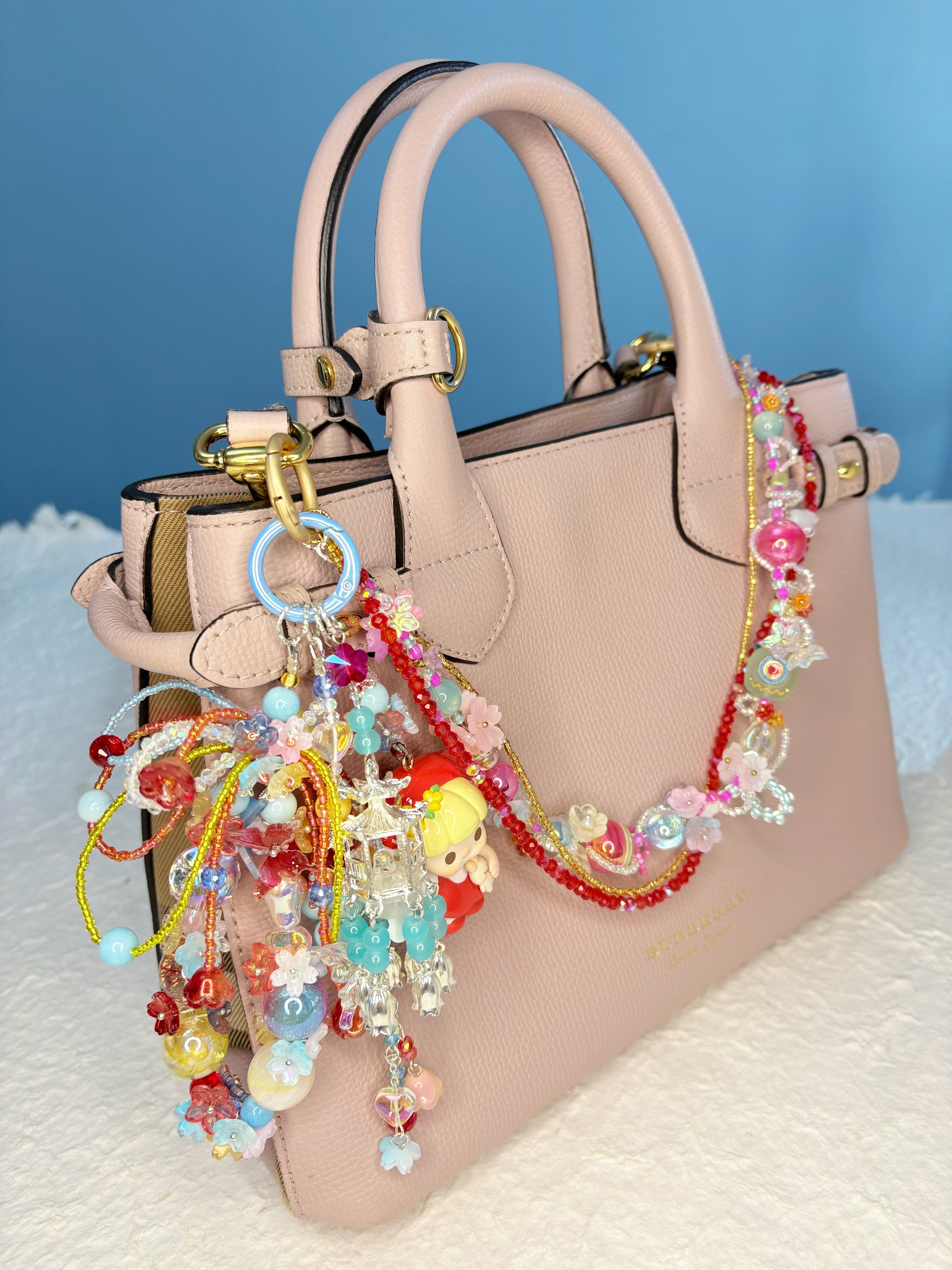 👜 Bag Charm Universe